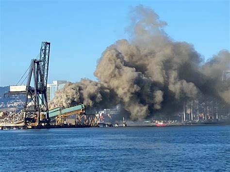 Fire near Port of Oakland still impacting Bay Area air quality